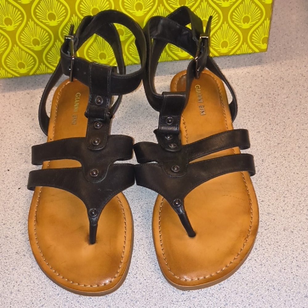 Gianni Bini Brand Black and Tan Women's Genuine Leather Gladiator Sandals-New